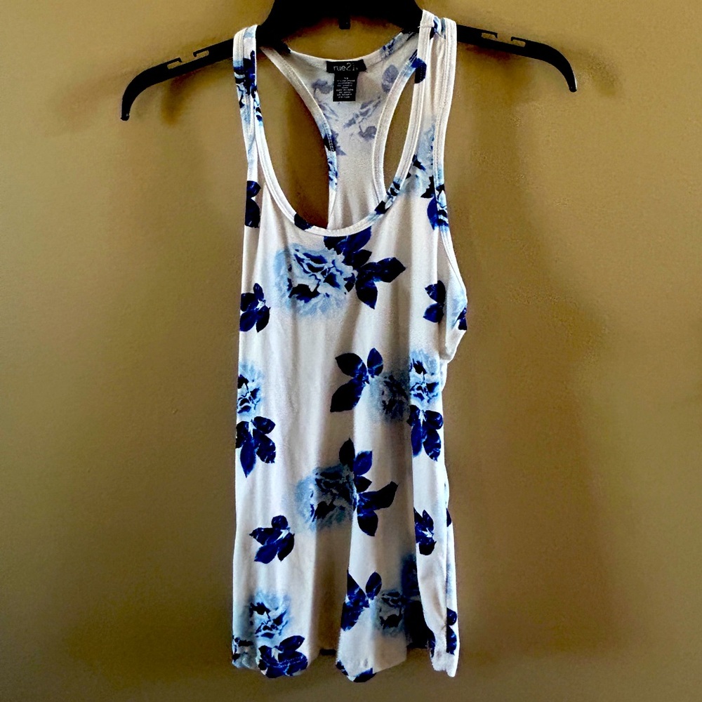 Fitted Floral Tank Top